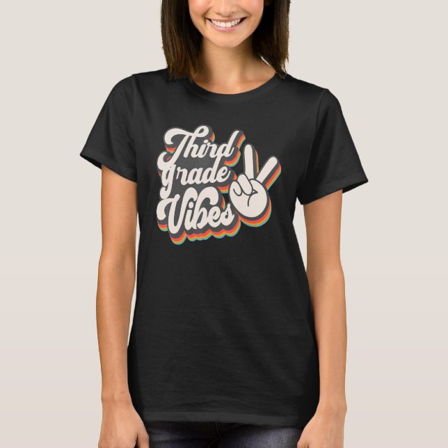 Camiseta Third Grade Vibes  3rd Grade Team Retro 1st Day of (Frente)