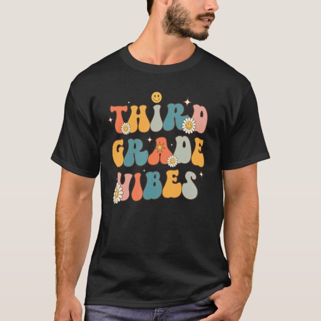 Camiseta Third Grade Vibes  3rd Grade Team Retro 1st Day of (Frente)