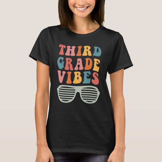 Camiseta Third Grade Vibes Hello 3rd Grade Teacher 1st Day  (Frente)