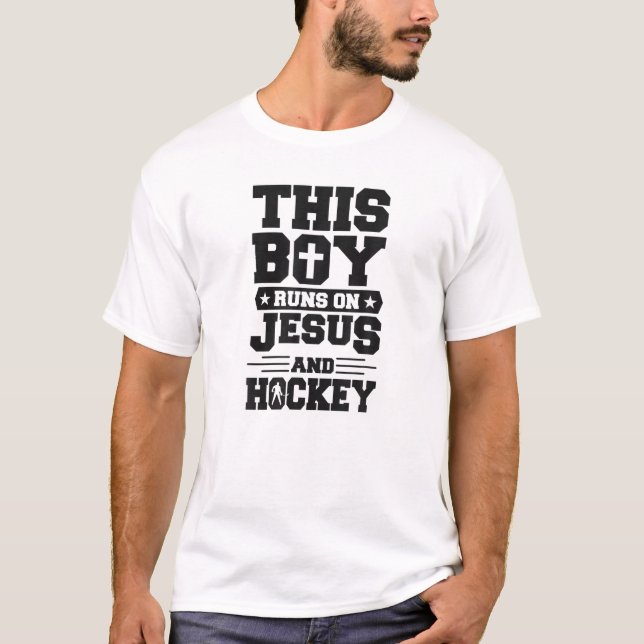 Camiseta This Boy Runs On Jesus And Hockey Ice Hockey Playe (Frente)