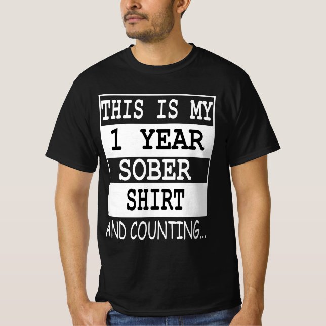 Camiseta this is my 1 year Sober shirt and counting... (Frente)