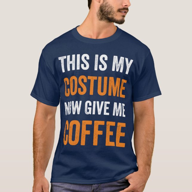 Camiseta This Is My Costume Now Give Me Coffee Halloween bo (Frente)