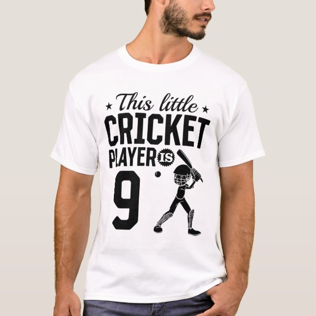 Camiseta This Little Cricket Player Is 9 Years Old - 9th Bi (Frente)