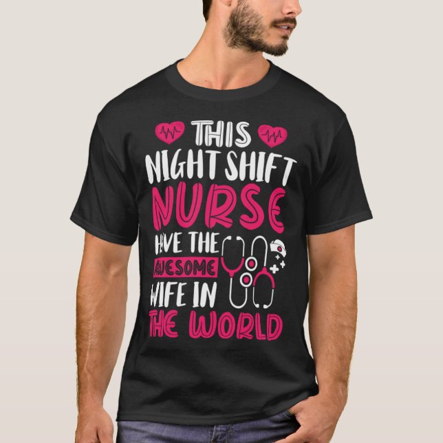 Camiseta This Night Shift Nurse have the awesome wife in th (Frente)