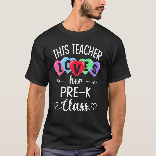 Camiseta THIS TEACHER LOVES HER PRE-K CLASS Shirts Valentin (Frente)