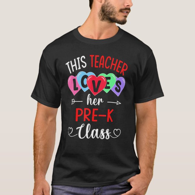 Camiseta THIS TEACHER LOVES HER PRE-K CLASS Shirts Valentin (Frente)