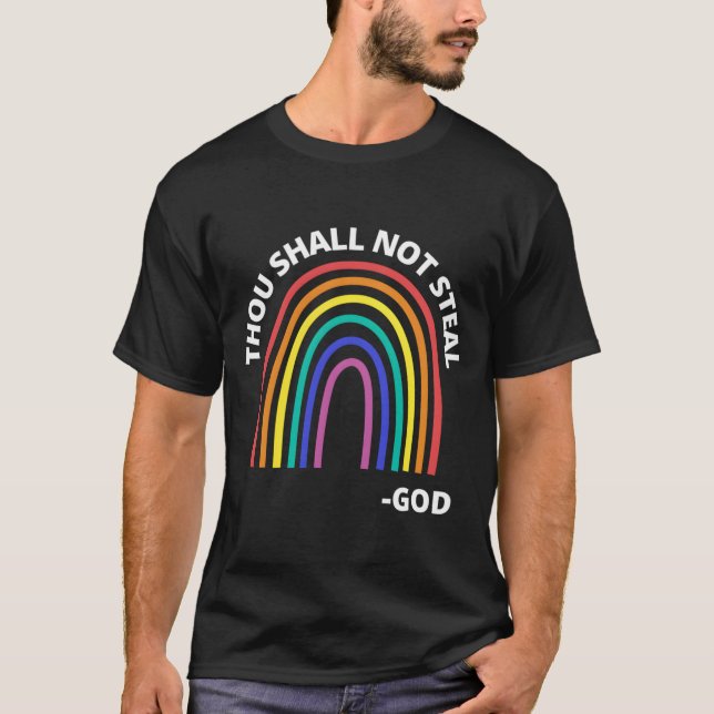 Camiseta Thou Shall Not Steal Rainbow God Christian (Frente)