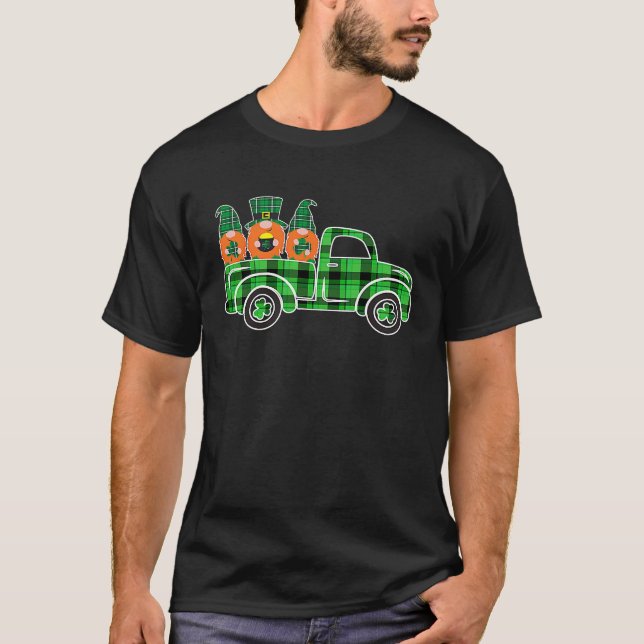 Camiseta Three Gnome Truck Buffalo Plaid Happy St Patrick's (Frente)