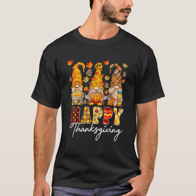 Camiseta Three Gnomes Pumpkin Fall Season Autumn Happy Than (Frente)