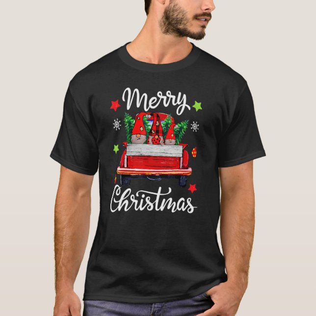 Camiseta Three Gnomes Red Truck  Merry Christmas Tree 2 (Frente)