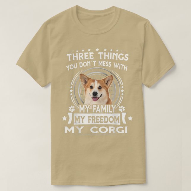 Camiseta Three Things You Dont Messt With Funny Corgi  (Frente do Design)
