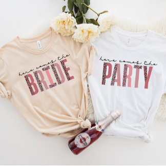 Camiseta TIA Bridal Party Tee, aqui vem a festa