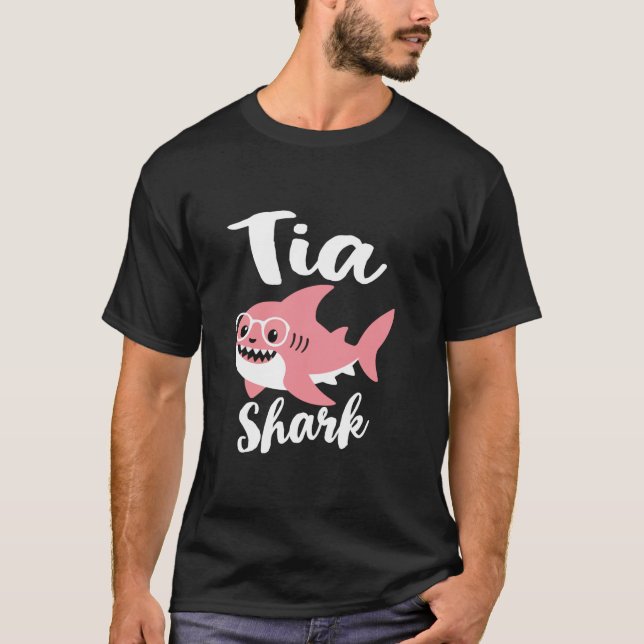 Camiseta Tia Shark Madame Day Vovó Engraçado (Frente)