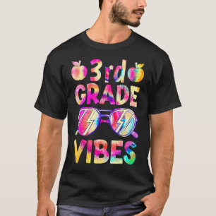 Camiseta Tie Dye 3rd Grade Vibes Professora Primeiro Dia Da