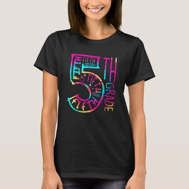 Camiseta Tie Dye 5th Grade Typography Teacher Team Fifth Gr (Frente)