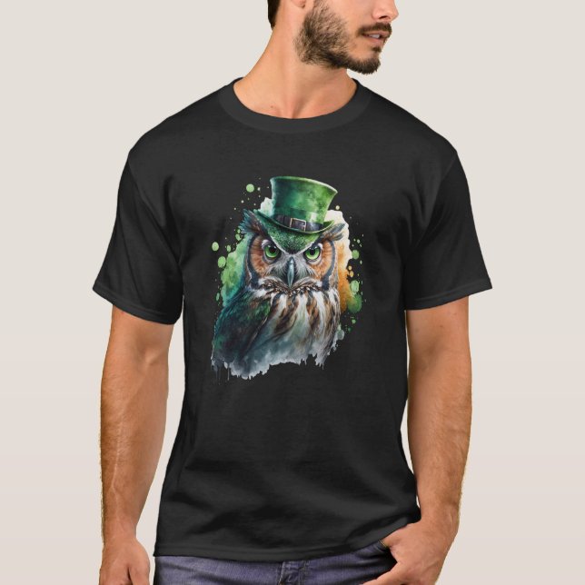 Camiseta Tie Dye Owl Tuxedo Leprechaun Hat Dia de São Patrí (Frente)