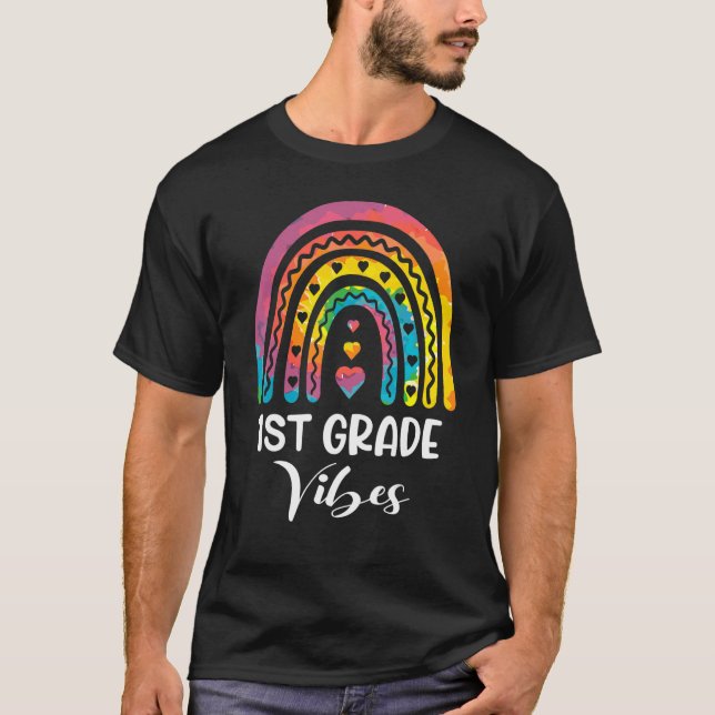 Camiseta Tie Dye Rainbow First 1rua Grade Vibes Back To Sch (Frente)