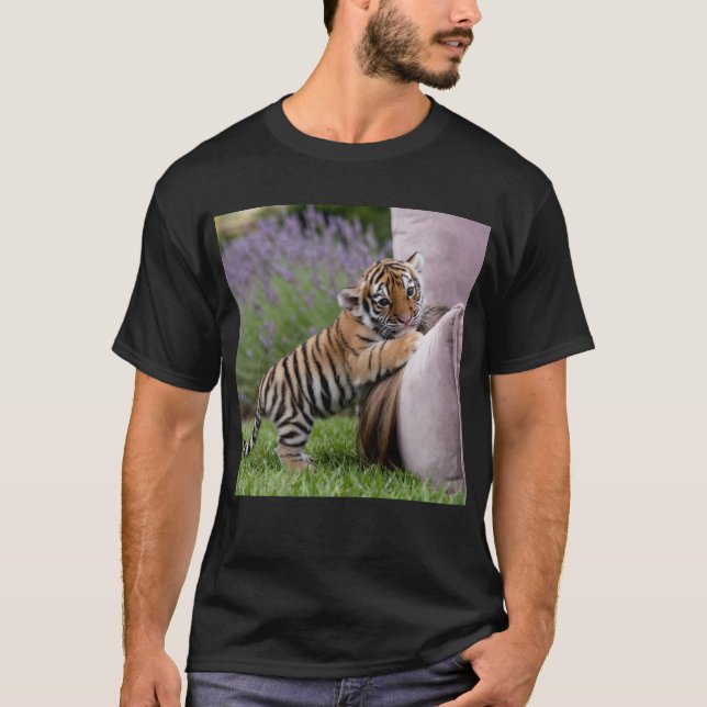 Camiseta Tiger Cub Sofa Sobe Tee (Frente)