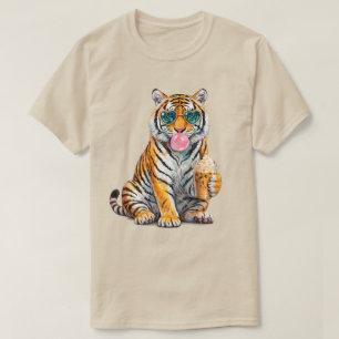 Camiseta Tigre Fofo com Café Gelado e Óculos de Sol de Cora