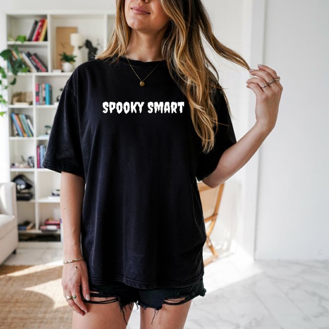 Camiseta Tipografia Branca Spooky Smart (Criador carregado)