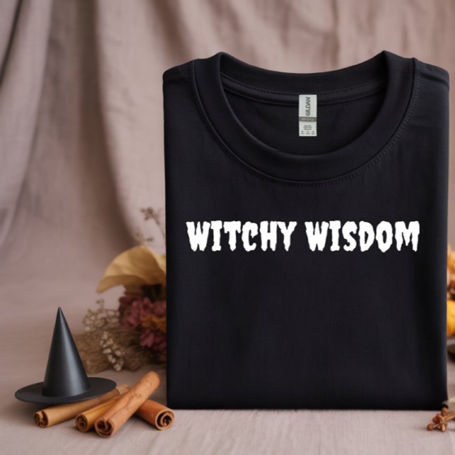 Camiseta Tipografia branca Witchy Wisdom (Criador carregado)