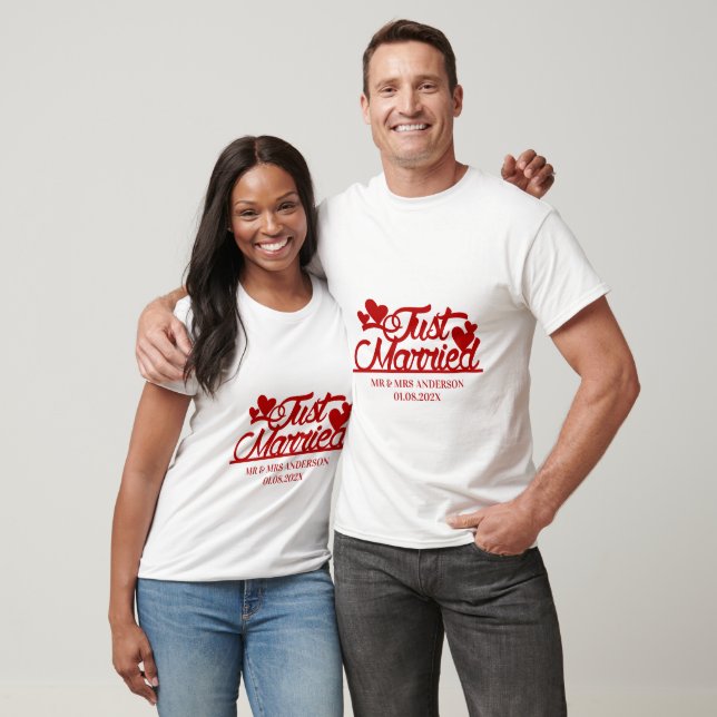 Camiseta Tipografia Casal Recém-Casados Nome Personalizado  (Unissex)