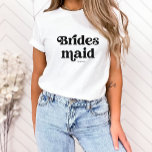 Camiseta Tipografia de Boho Retro Simples | Bridesmaid<br><div class="desc">Esta moda,  simples camiseta mostra a palavra "Bridesmaid" na tipografia retrornegra,  junto com um espaço para o seu nome,  e é o presente perfeito para os membros do seu partido noivo.</div>