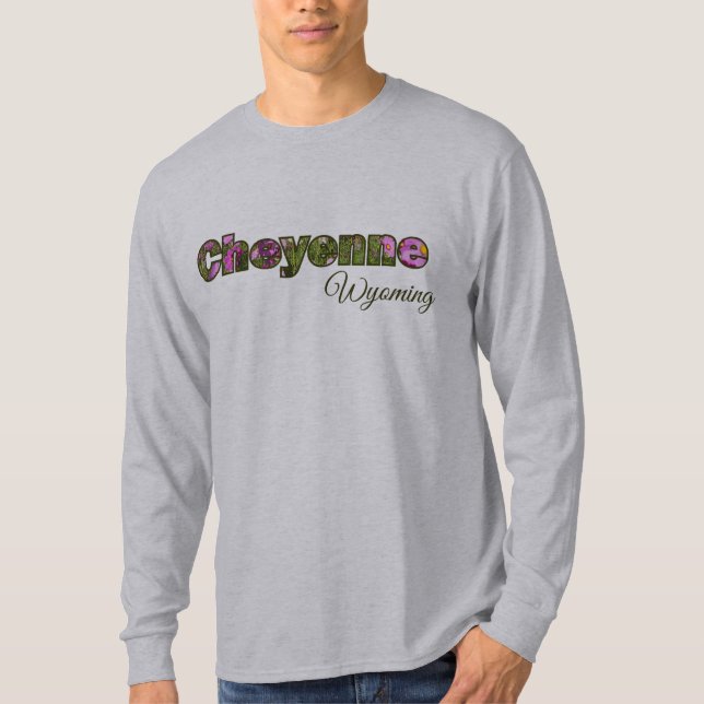 Camiseta Tipografia de Flores Selvagens Primavera de Cheyen (Frente)