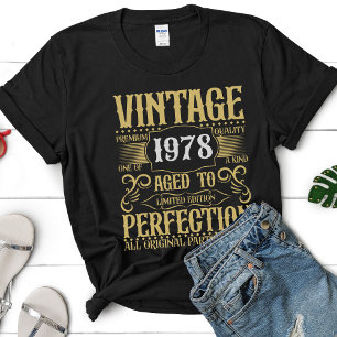 Camiseta Tipografia de Pontilhamento de Cor da Imagem Retro