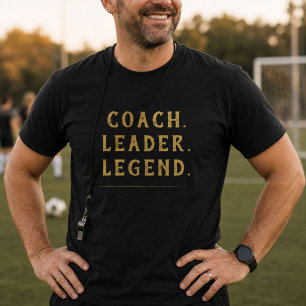 Camiseta Tipografia Dourada Lenda Líder Treinador
