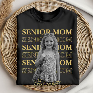 Camiseta Tipografia Empilhada de Foto da Mãe Senior com Nom