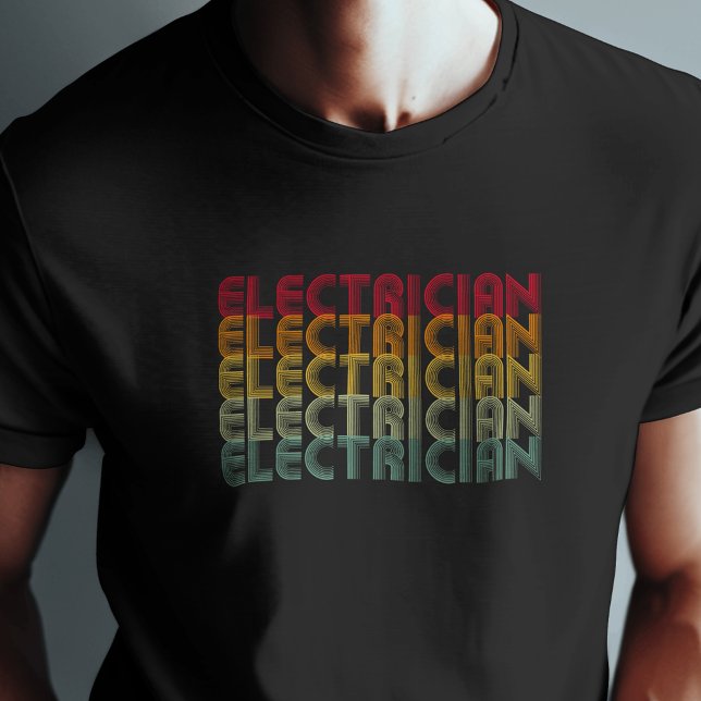Camiseta Tipografia Empilhada Eletrônica do Estilo Retroati (Criador carregado)