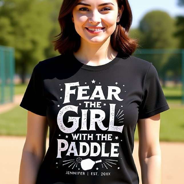 Camiseta Tipografia Engraçada Do Pickleball Personalizada (pickleball gift personalized shirt women black white typography paddle ball birthday christmas club)