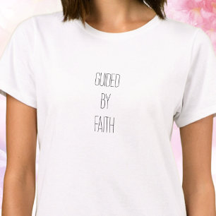 Camiseta Tipografia Minimalista Cristã Guiada Pela Fé