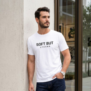 Camiseta Tipografia Minimalista Macia Mas Forte Branco