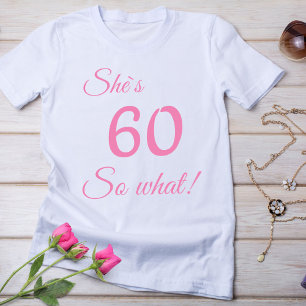 Camiseta Tipografia moderna 60 e assim / 60 anos engraçado