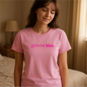 Camiseta Tipografia Moderna Beijo Texto Rosa