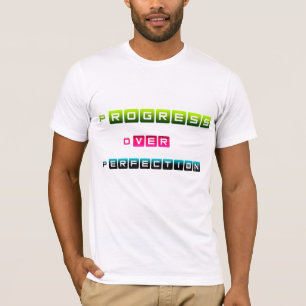 Camiseta Tipografia Motivacional Progresso Sobre Perfeição