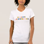Camiseta Tipografia Retro Colorida Hanukkah<br><div class="desc">Saudações bonitas e coloridas a Hanukkah com divertida tipografia retrô.</div>
