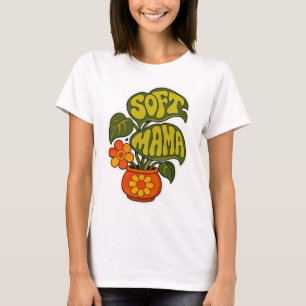 Camiseta Tipografia Retro Groovy "Soft Mama" da Planta de C