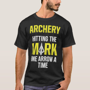 Camiseta Tiro com Arco Acertando o alvo uma flecha de cada
