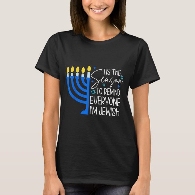 Camiseta Tis The Season To Remind Everyone Im Jewish Hanukk (Frente)
