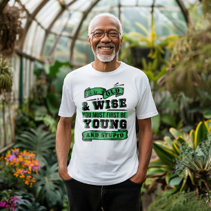 Camiseta Título: Para Ser Velho e Sábio, Primeiro Deve Ser