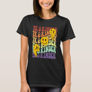 Camiseta TK e Kinder retro sorriso voltado para a escola