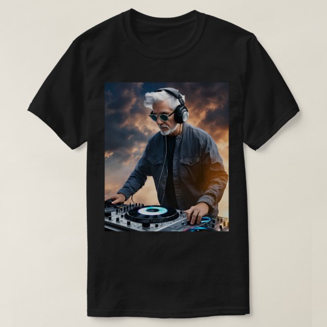 Camiseta To create a DJ T-shirt with a print title, here ar (Frente do Design)