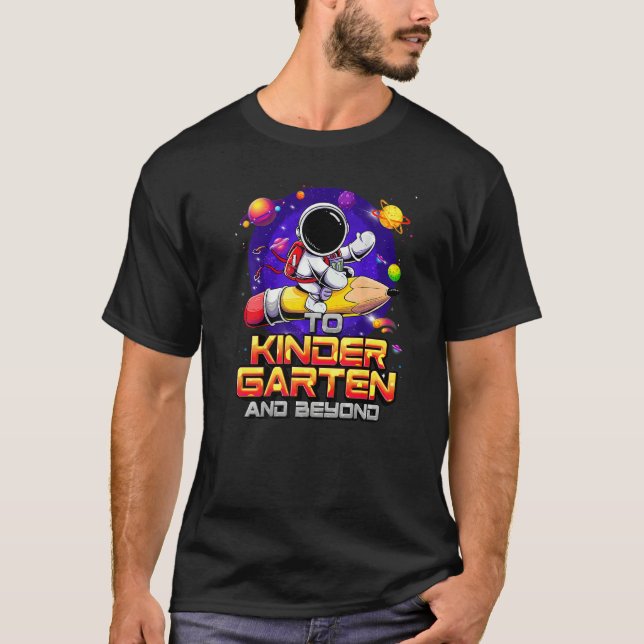 Camiseta To Kindergarten And Beyond Astronaut Back To Schoo (Frente)