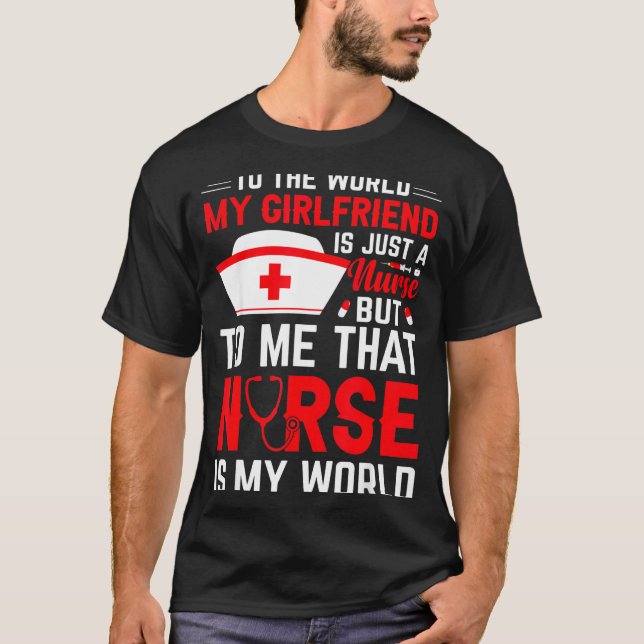 Camiseta To The World My Girlfriend Is Just A Nurse Funny V (Frente)