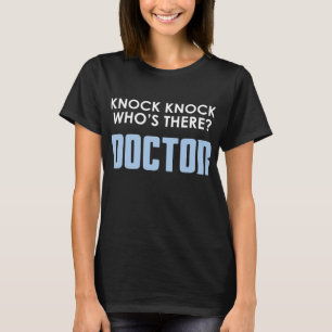 Camiseta Toc Knock Quem Ali Está A Piada Médica