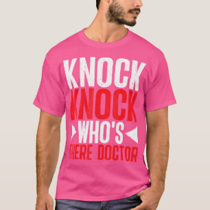 Camiseta Toc Knock Quem Está Lá Médico.
