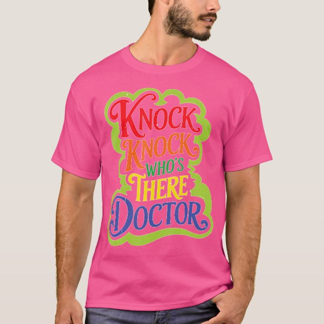 Camiseta Toc Que Está Lá Médico _ — (Frente)